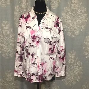 Chico's Size 3 V-neck Button Blouse